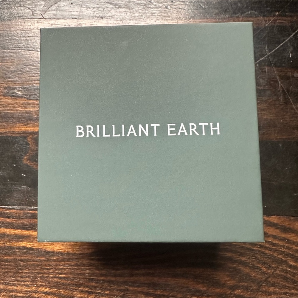 Brilliant Earth Green Gift or Storage Box for earrings, bracelet, necklace